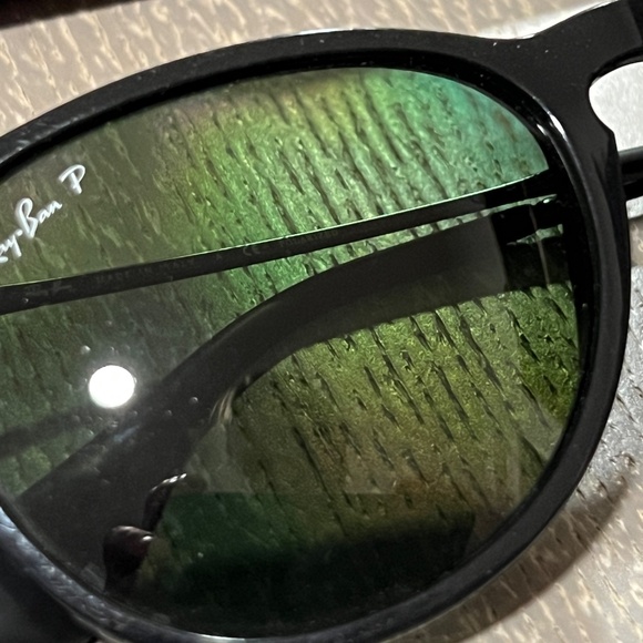 RAY-BAN polarized sunglasses with green lenses - Picture 4 of 9
